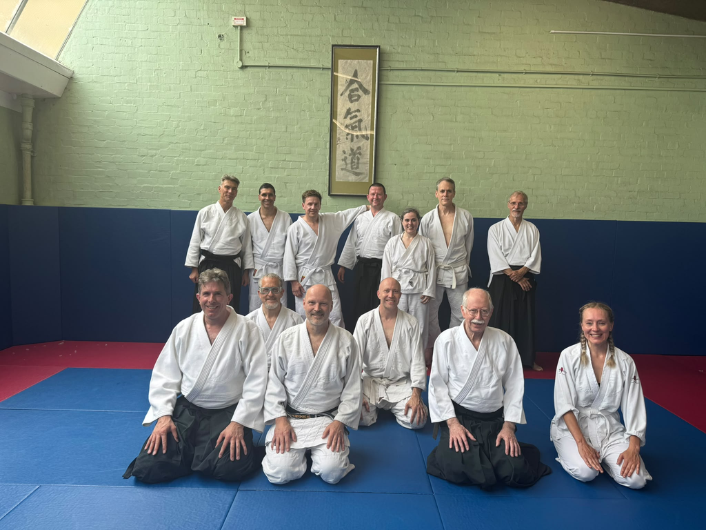 Grounp photo at the end of the practice, with visitors  Alex, Jim, Karl, Adam and Allan.